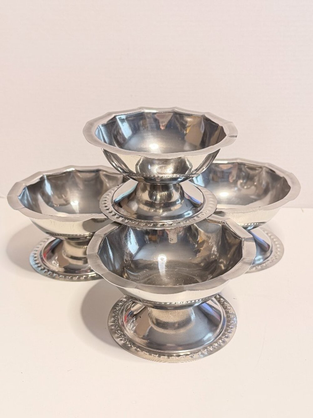Lot of 4 Thunder Group SLSSD003 3.5oz Stainless Steel Footed Base Sherbit Dish
